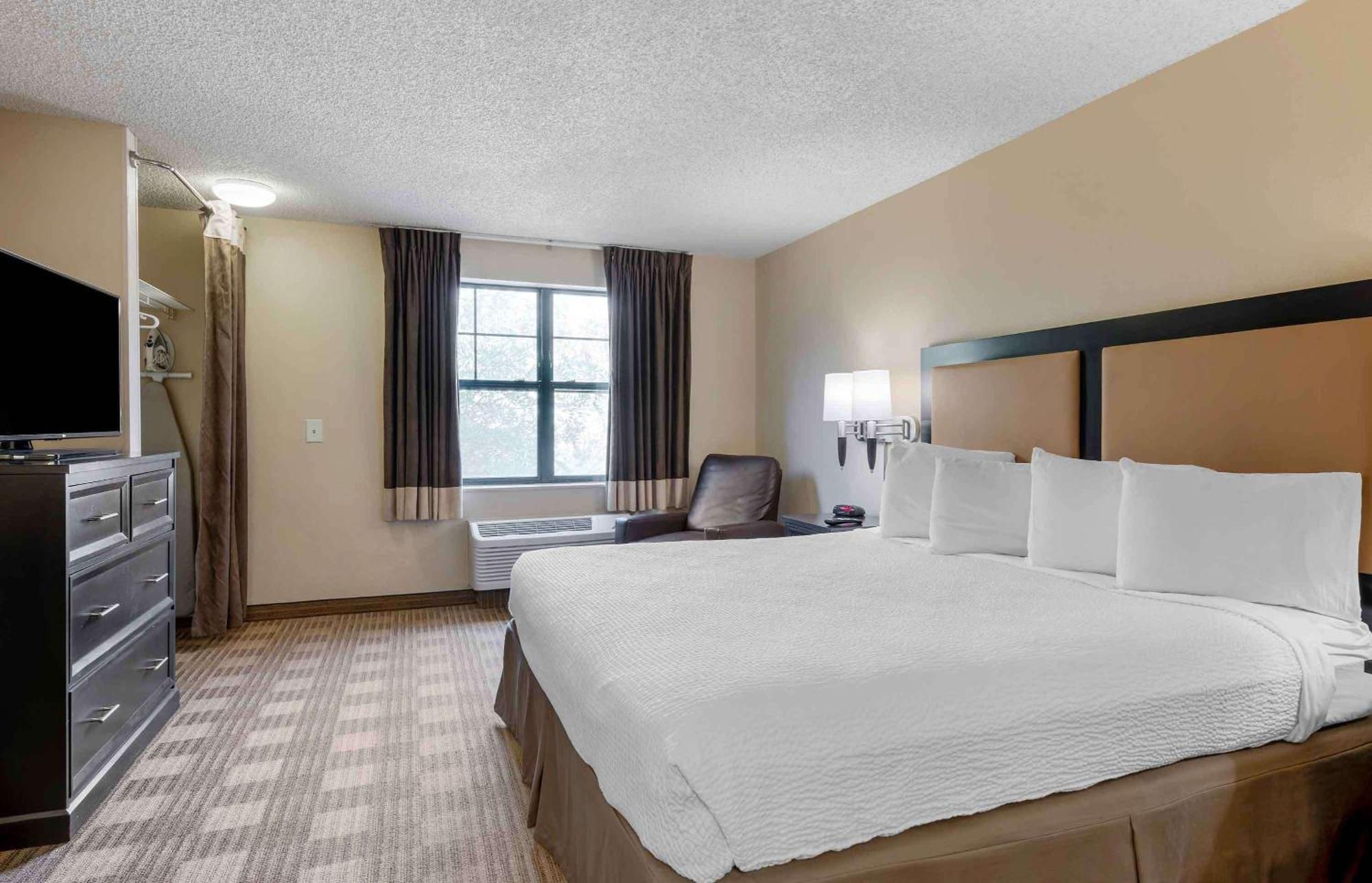 Extended Stay America Suites - Santa Barbara - Calle Real Goleta Kültér fotó