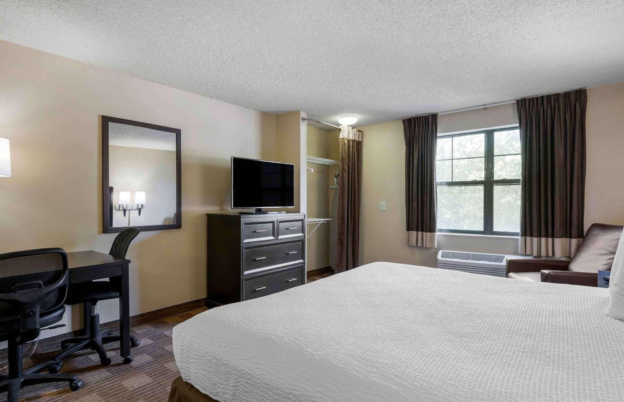 Extended Stay America Suites - Santa Barbara - Calle Real Goleta Kültér fotó
