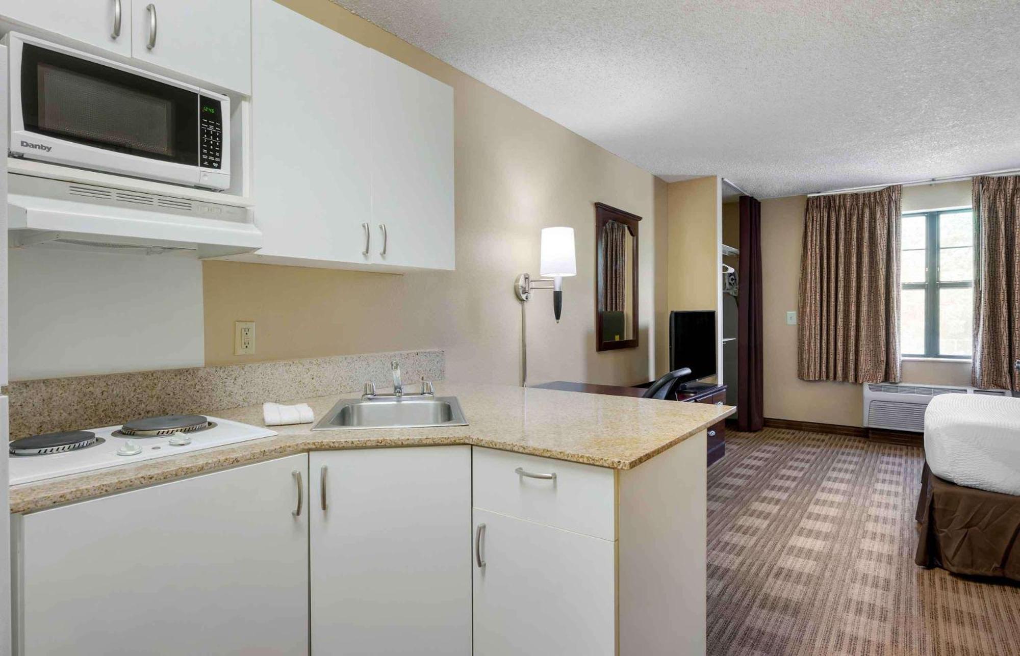 Extended Stay America Suites - Santa Barbara - Calle Real Goleta Kültér fotó